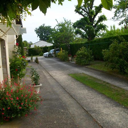 Bed and Breakfast Domaine de Monein Saint-André-de-Cubzac Esterno foto